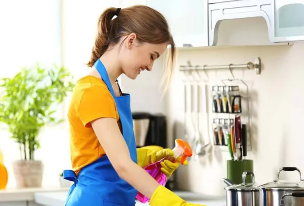 women holding her washing gadgets